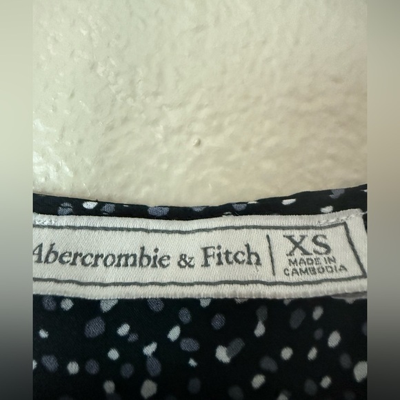 Abercrombie & Fitch Black and White Tie Front Long Sleeve Blouse - Picture 2 of 4